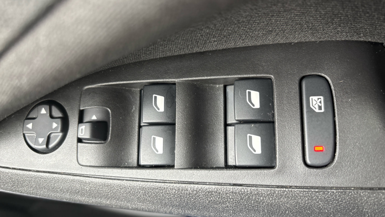 Vauxhall Crossland 1.2 Design 5dr Petrol Hatchback